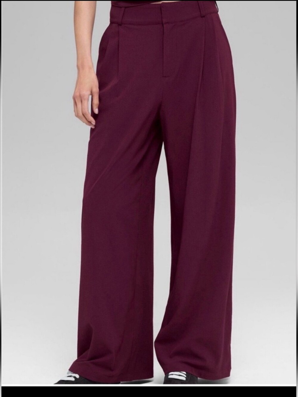 ALO Yoga Wide-Leg High-Rise Trousers in Burgandy